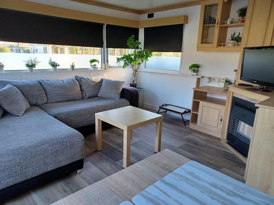 Chalet 14 Met Airco Familiecamping De Tien Heugten Schoonloo Drenthe Exterior foto