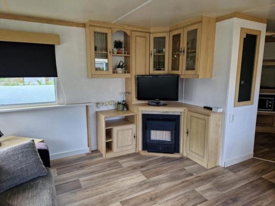 Chalet 14 Met Airco Familiecamping De Tien Heugten Schoonloo Drenthe Exterior foto